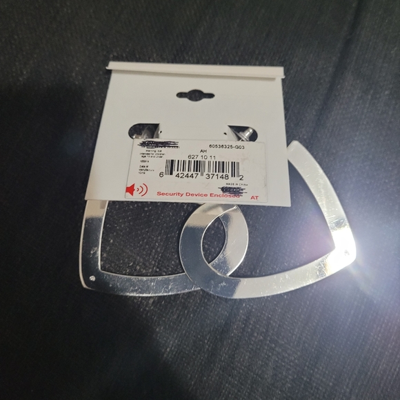 Nine West Women's Heart shaped Earrings NWT - Picture 3 of 5